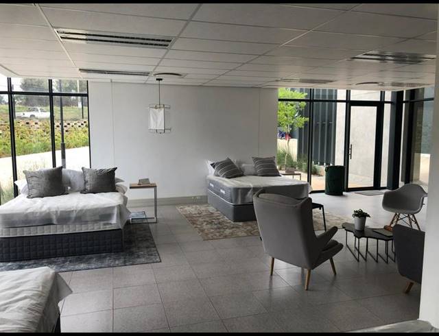 INDUSTRIAL PROPERTY TO RENT IN LOUWLARDIA